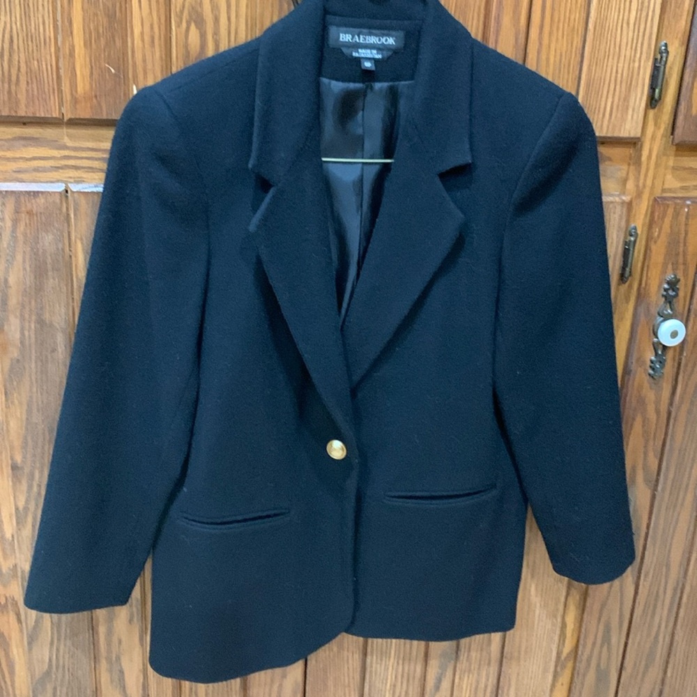 Braebrook 100% wool Vintage Black Blazer 
Women’s size 8P
